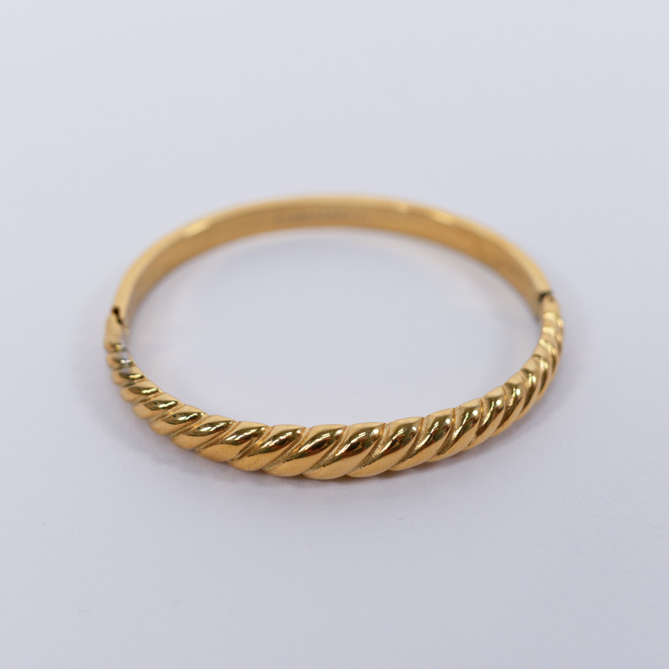Brazalete insignia curvo