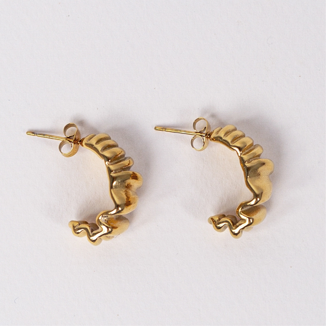 PENDIENTE DONATELLA CURVE DORADO